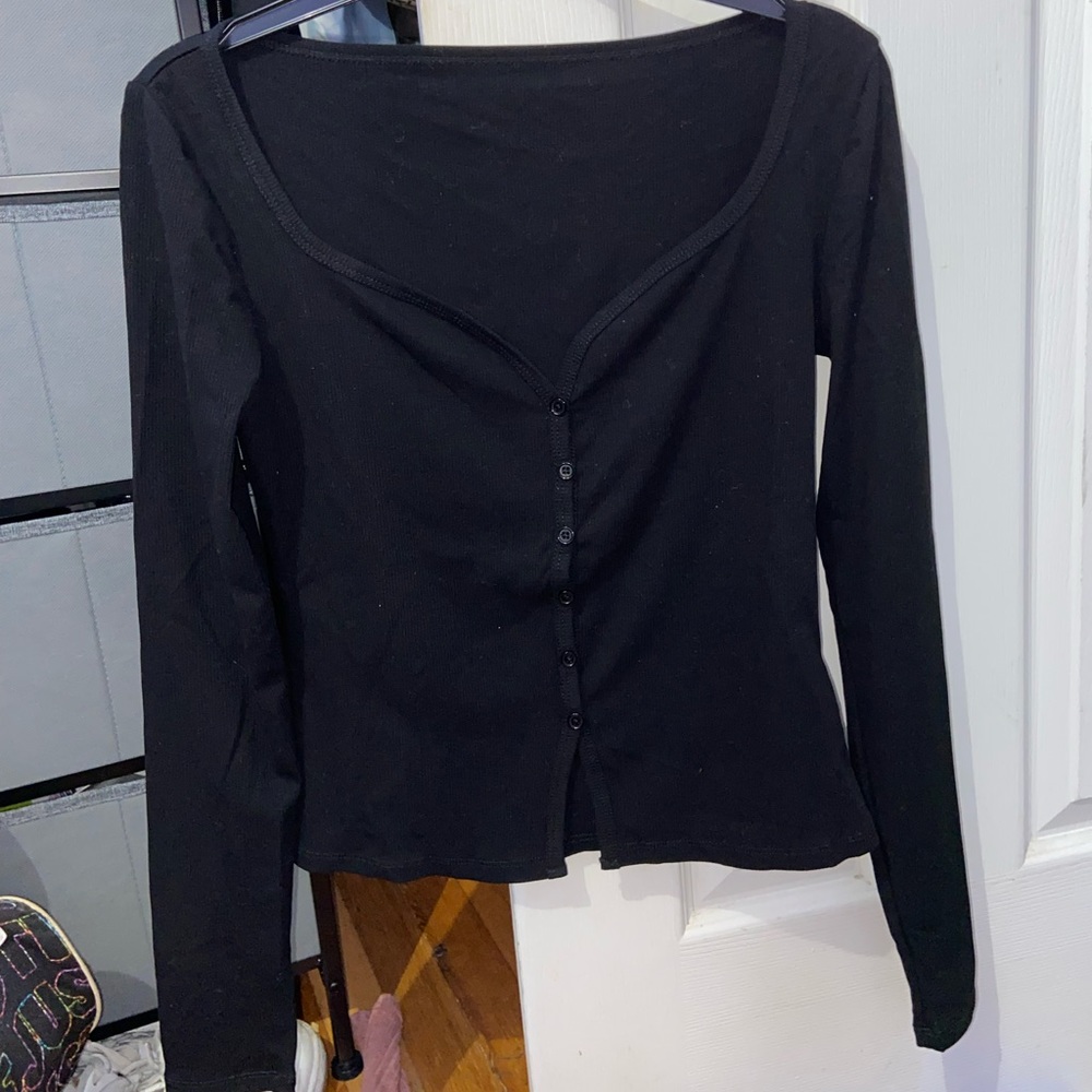 Black buttoned top